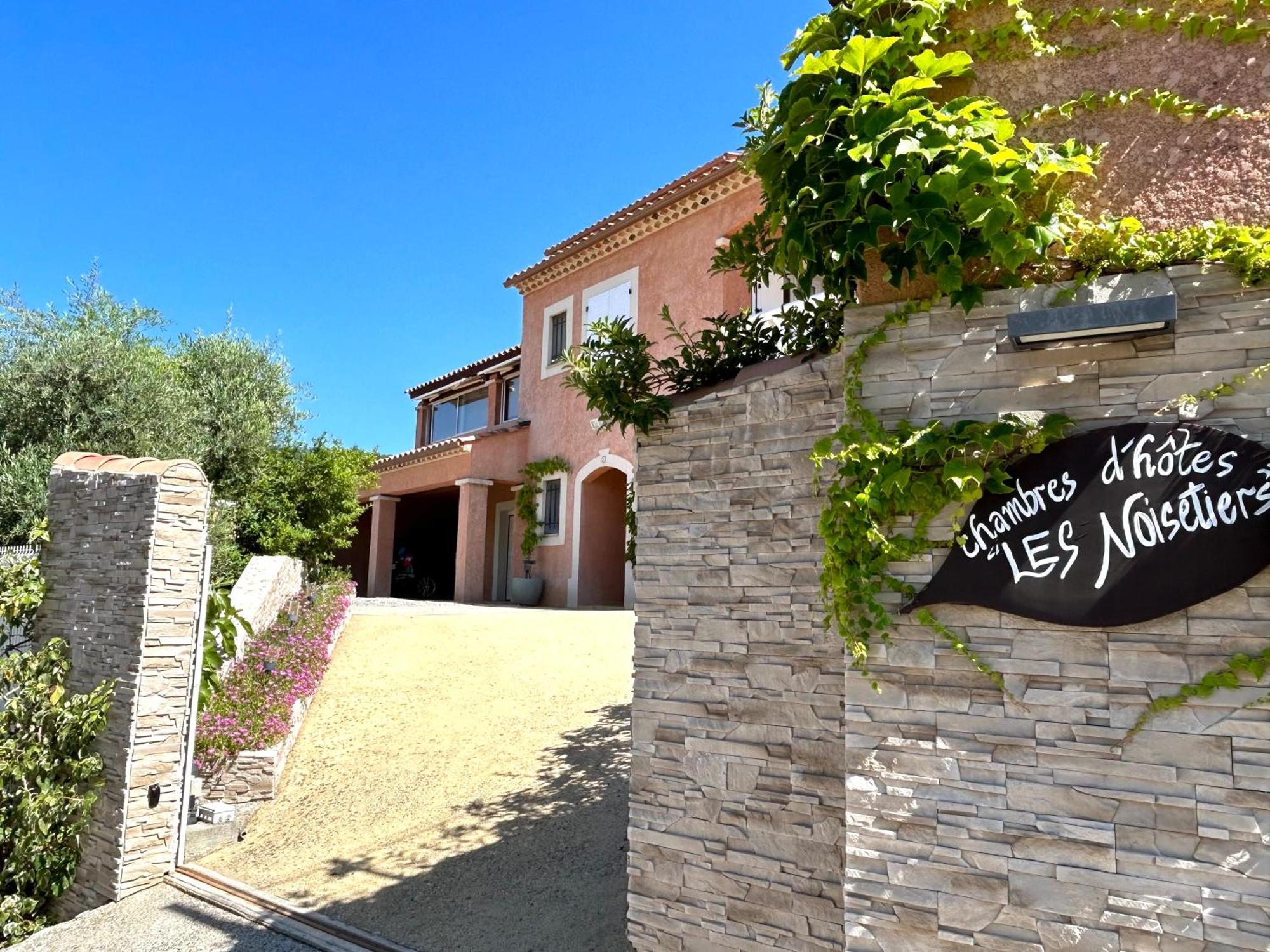 Chambres D'Hotes Les Noisetiers Digne-les-Bains Luaran gambar