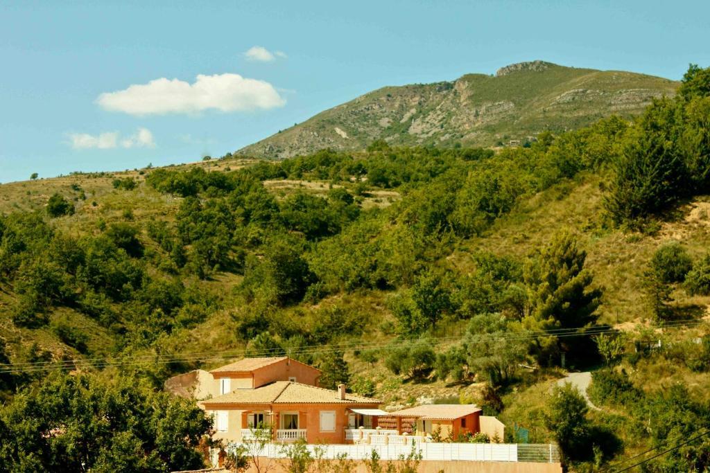 Chambres D'Hotes Les Noisetiers Digne-les-Bains Luaran gambar